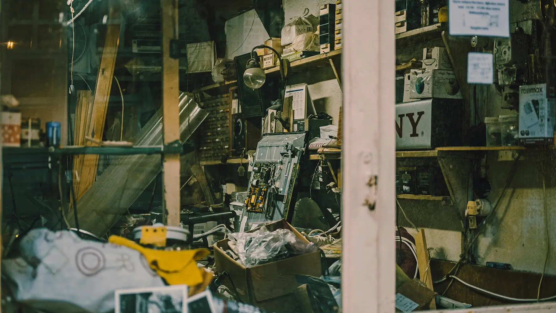 So You Want to Declutter?: A Reading and Resource Guide