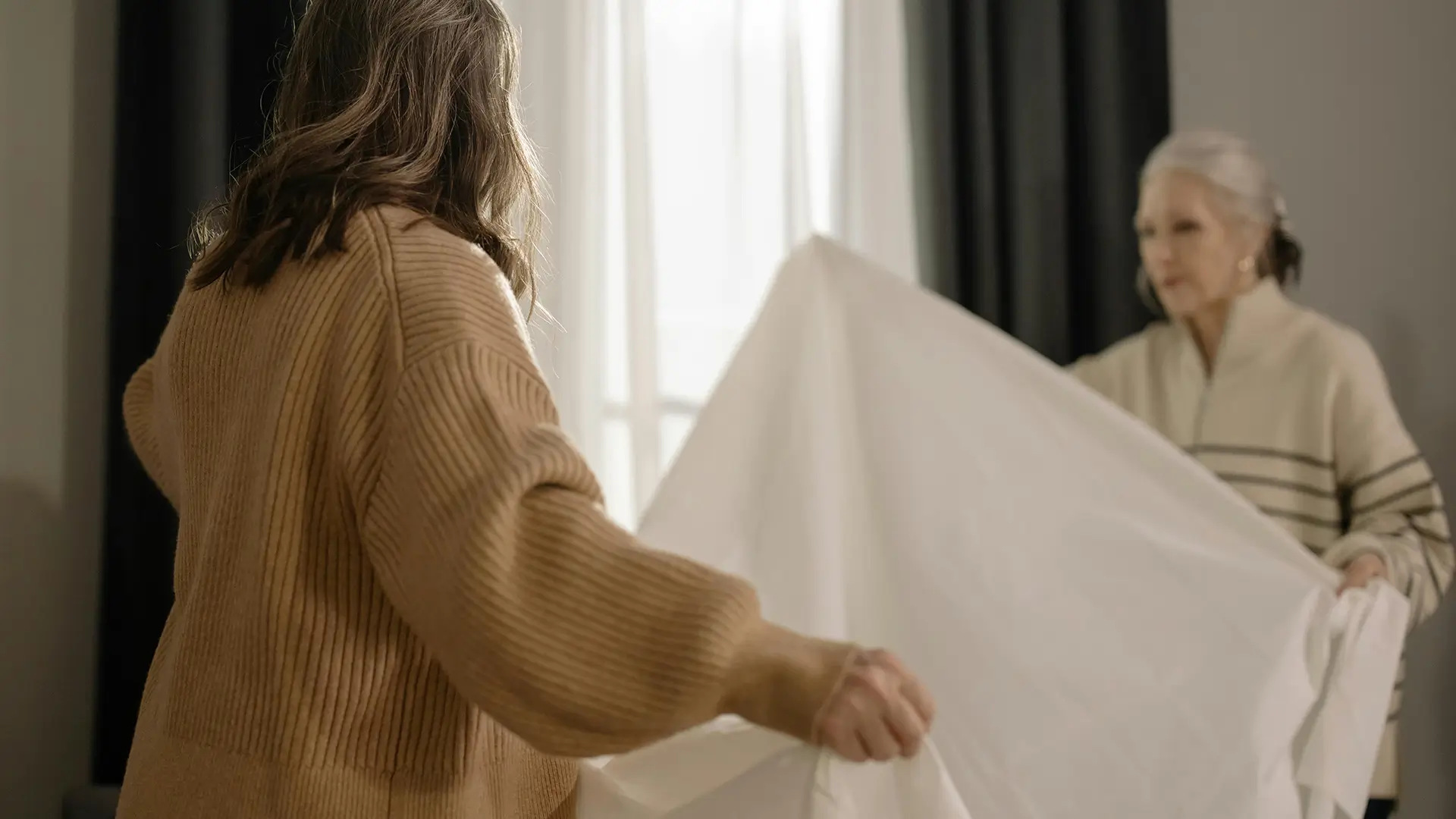 How to Move Aging Parents Long Distance (Without Doing It Alone)